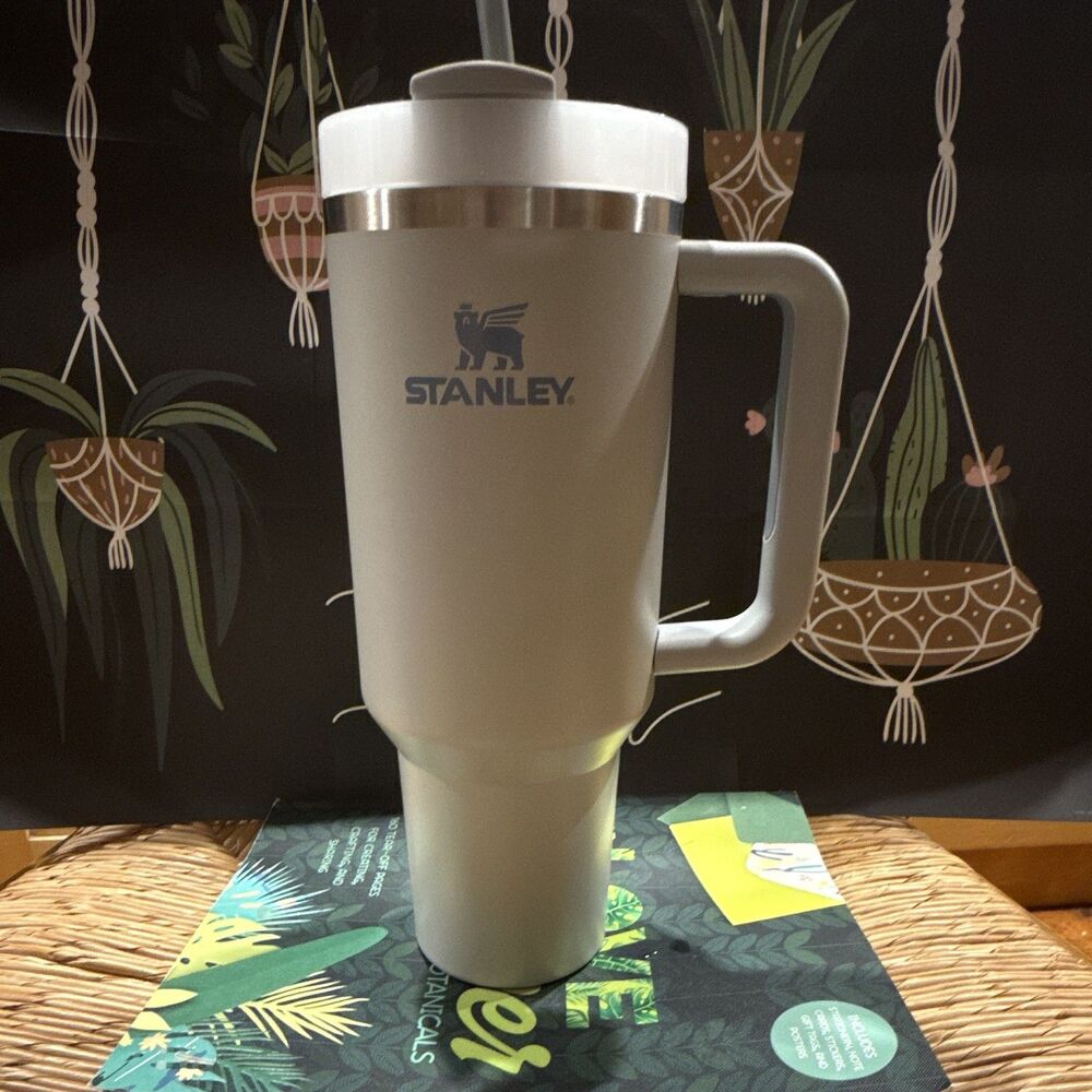 Stanley Quencher H2.0 FlowState 40oz Gray Insulated Tumbler Handle never used